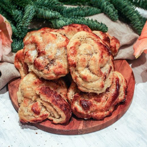 Swedish cardamom knots